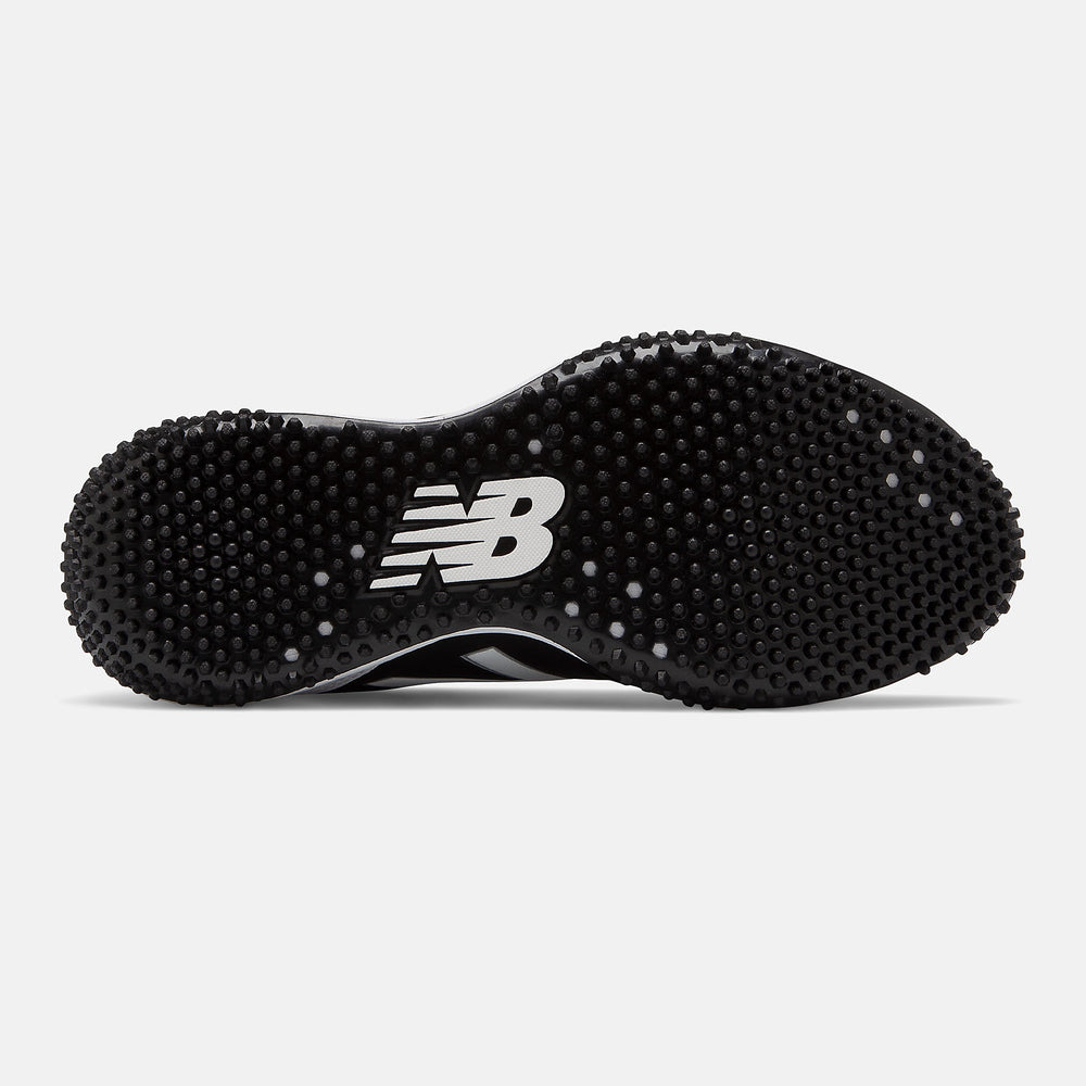 Black/White Fusev2 Turf New Balance Shoes
